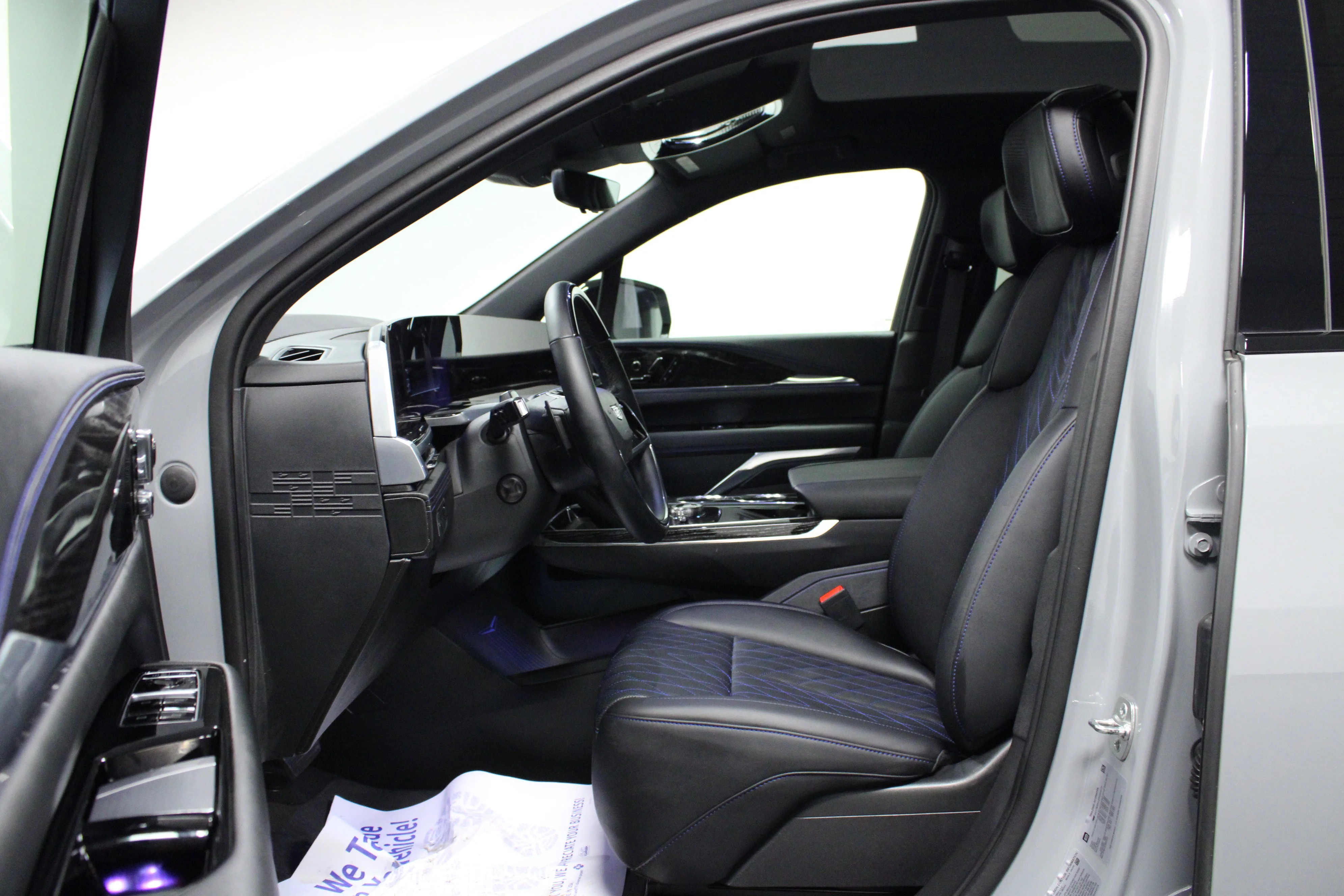 Used 2026 Luna Metallic Cadillac Sport image 12