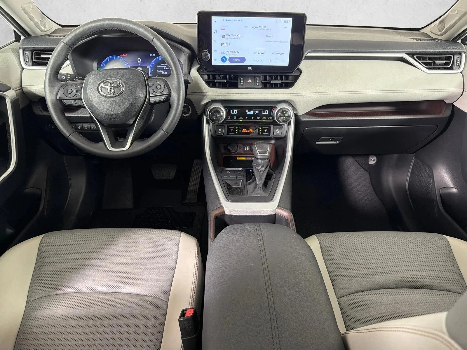 Used 2024 Wind Chill Pearl [ Toyota Limited image 24
