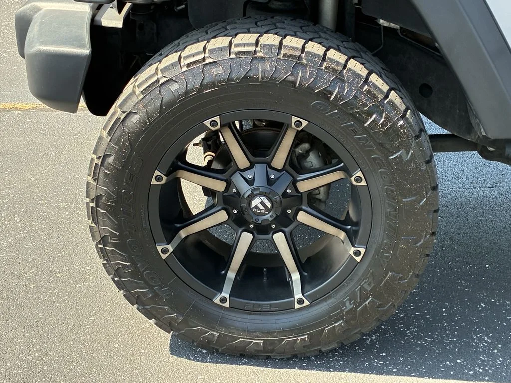 Used 2015 Silver Jeep Unlimited Sport image 12