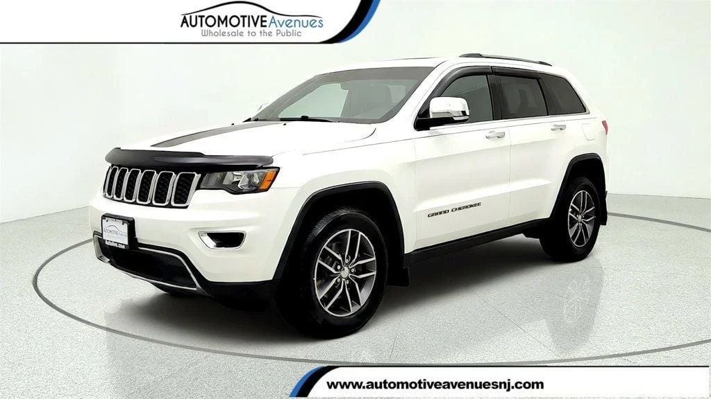 Used 2018 Bright White Clearcoat Jeep Limited 4x4 w/ Power Sunroof & Uconnect 4C Nav image 1