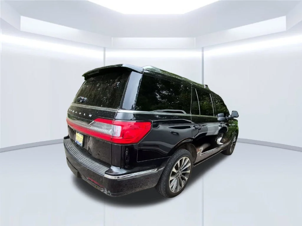 Used 2020 Black Lincoln Reserve image 3