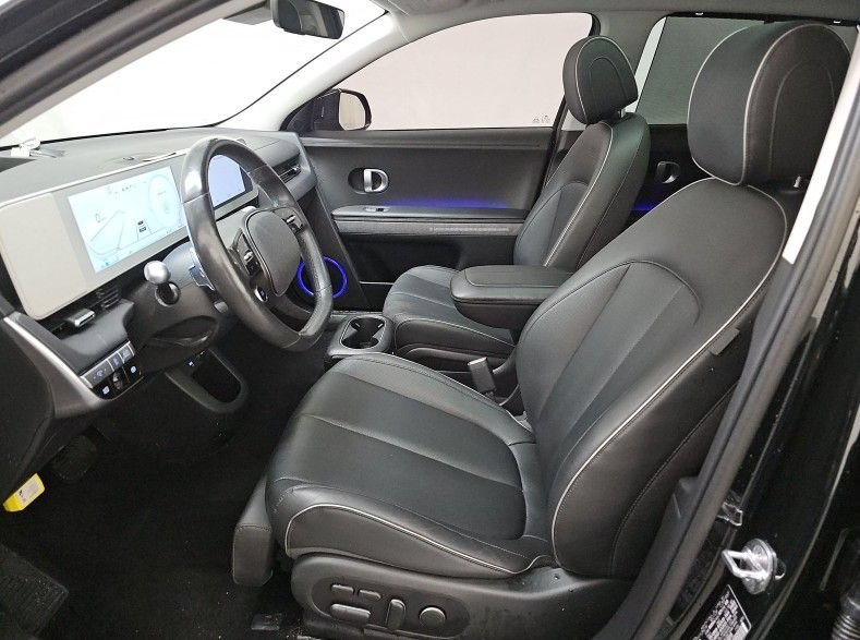 Used 2023 Black Hyundai Limited image 5