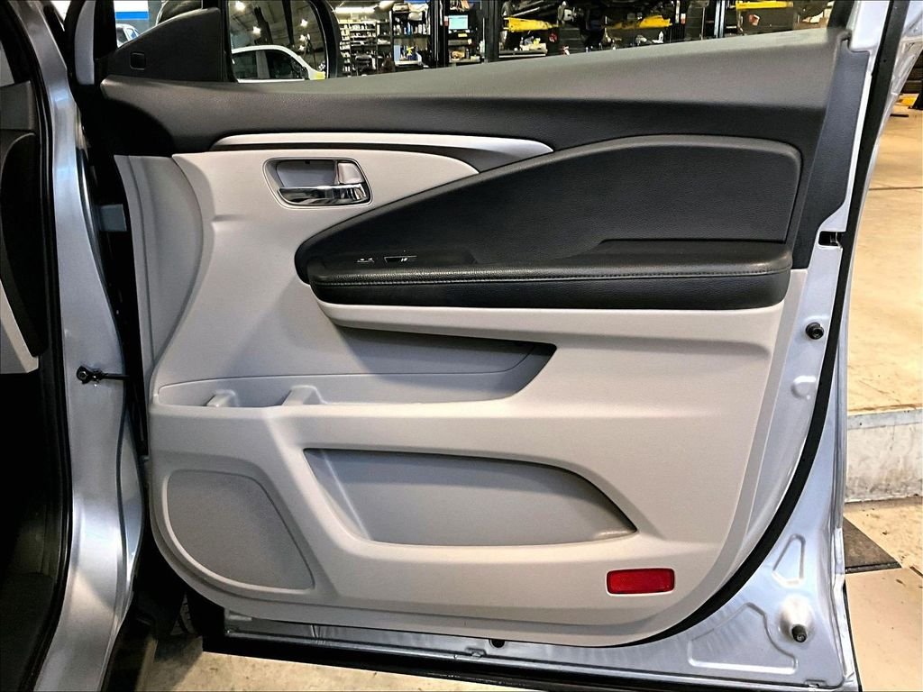 Used 2019 Gray Honda EX-L image 12