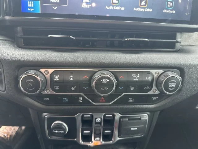 Used 2024 White Jeep Sport S 4xe image 18
