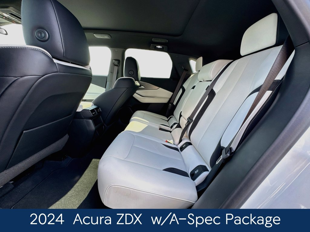 Used 2024  Acura Base image 34