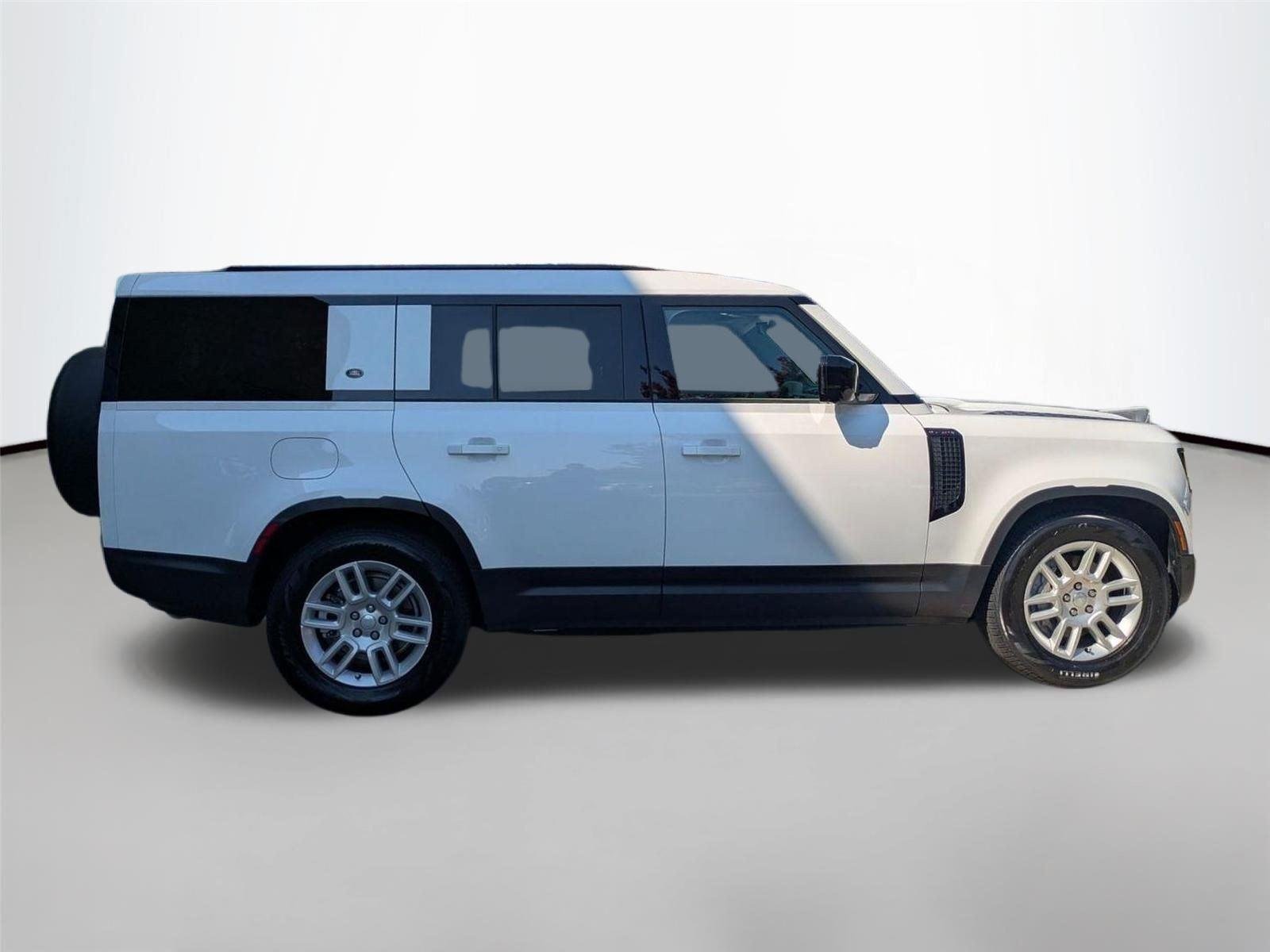 Used 2024 Fuji White Land Rover S image 4