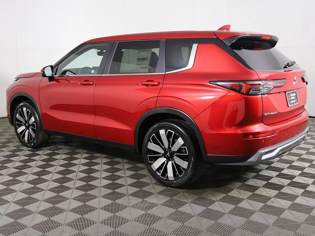 2025 Mitsubishi Outlander SE - Photo 16