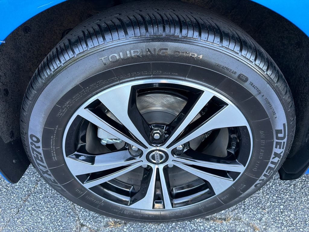Used 2022 Blue Nissan SV image 17
