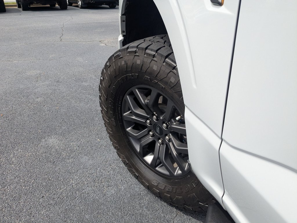 Used 2023  Ford Tremor image 9