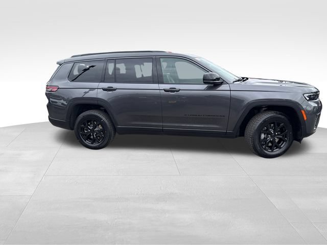 New 2026 Baltic Gray Metallic Clearcoat Jeep Laredo Altitude image 8