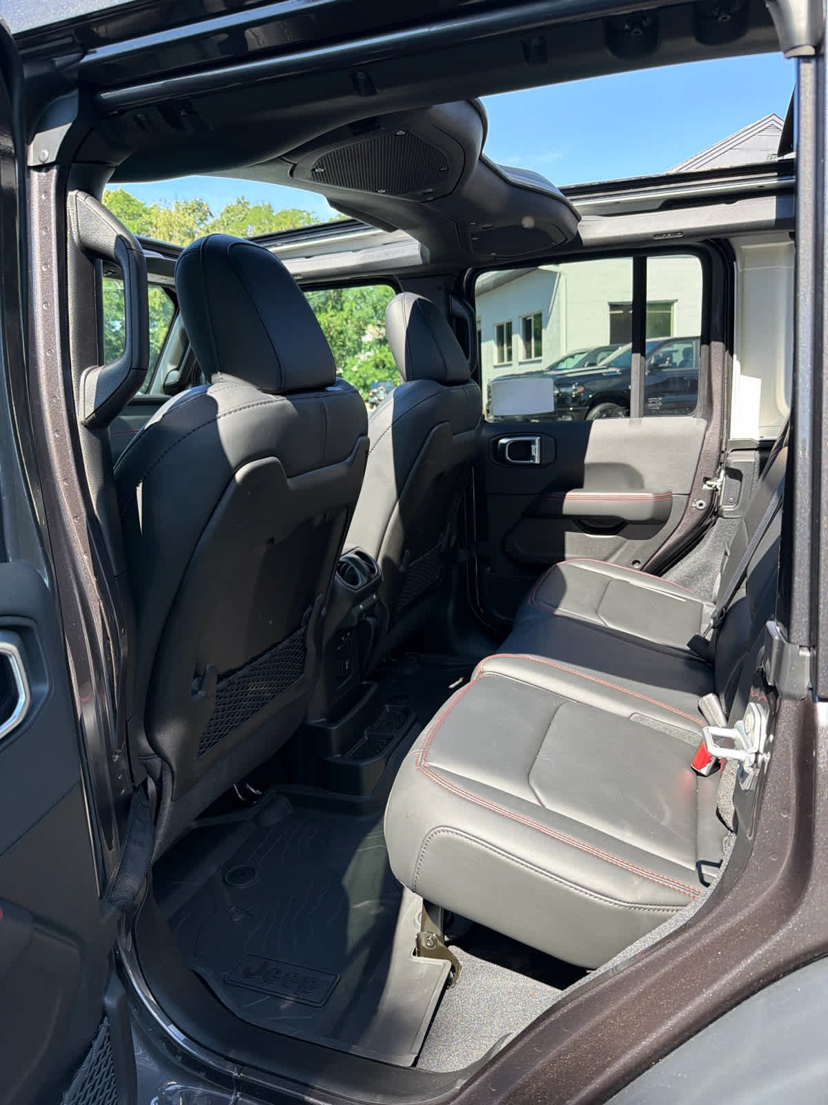 New 2026 Granite Crystal Metallic Clearcoat Jeep Rubicon image 13