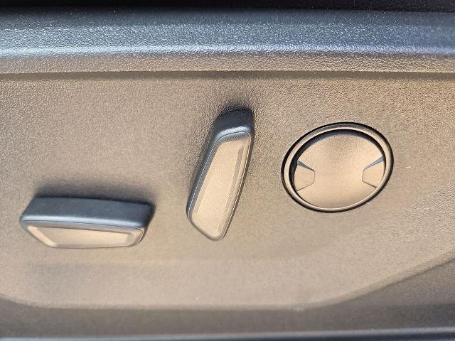 New 2026 Glacier Gray Metallic Tri-Coat Ford F-250® Lariat® image 44