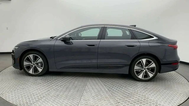 Used 2025 Gray Audi Premium Plus image 5