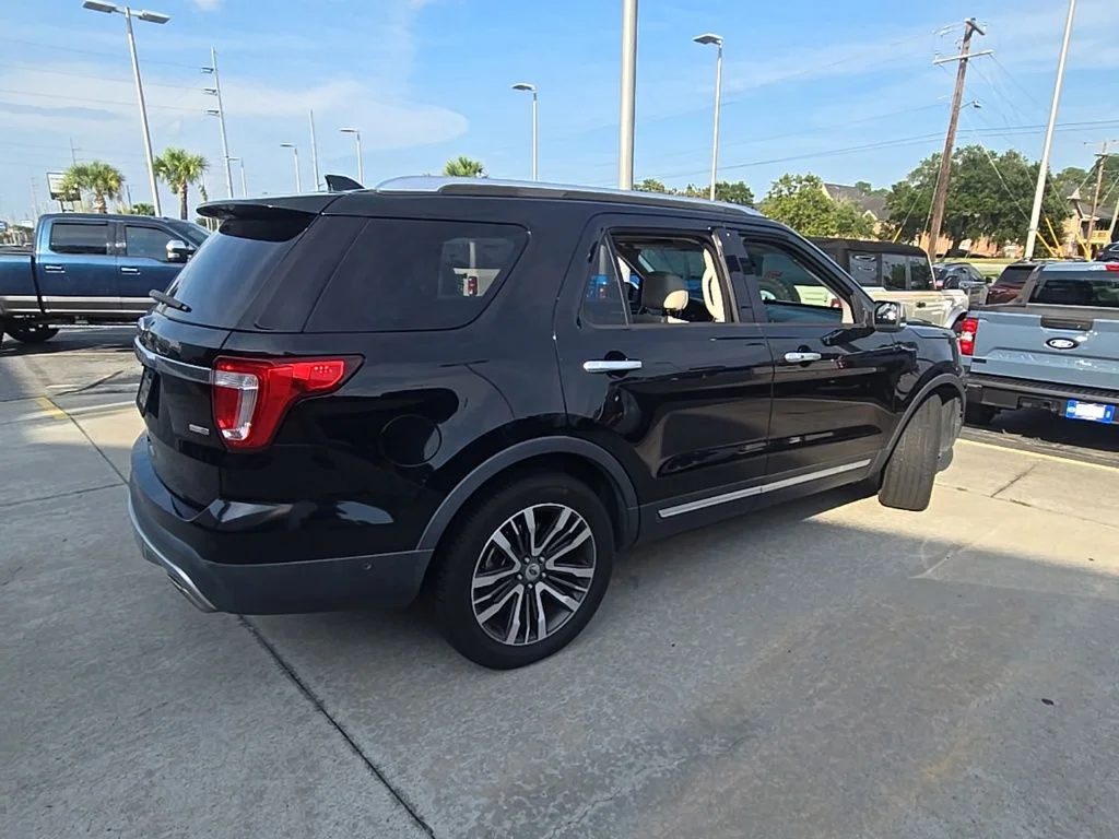 Used 2017 Black Ford Platinum image 3