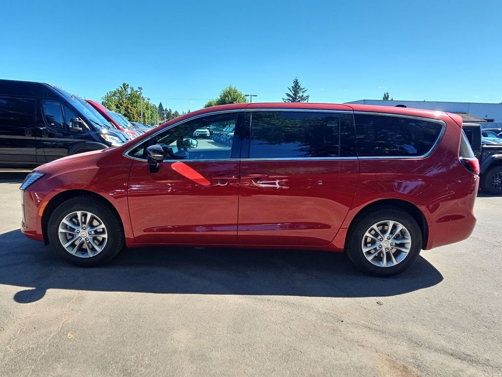 New 2027 Red Hot Pearl-Coat Exterior Paint Chrysler Select image 4