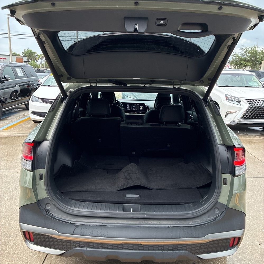 Used 2023 Green Kia X-Line image 10