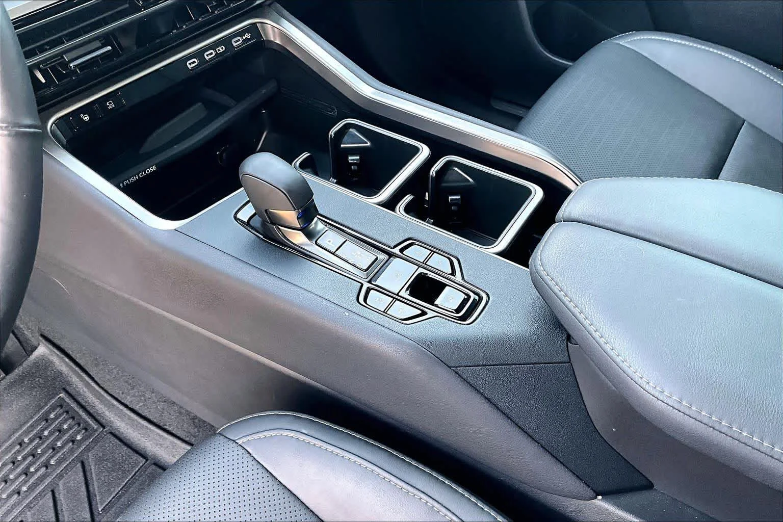 Used 2025 Wind Chill Pearl Lexus Premium image 17
