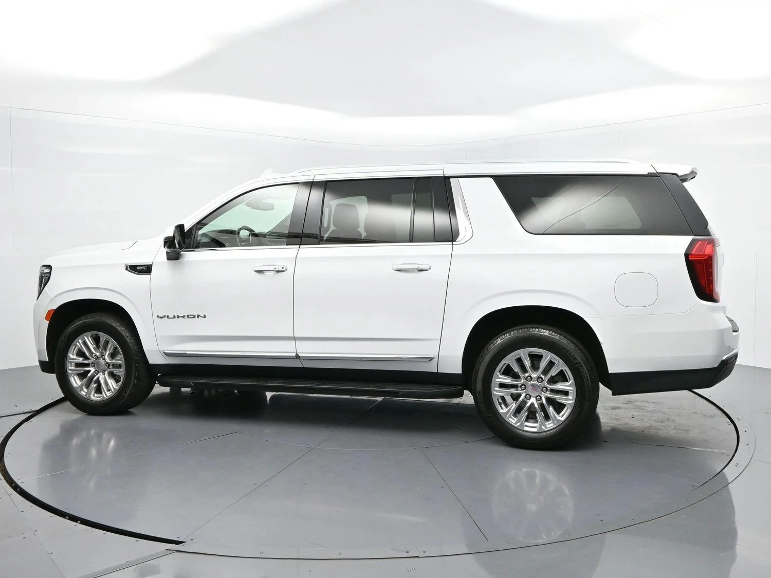 Used 2022 SUMMIT WHITE GMC SLT image 4