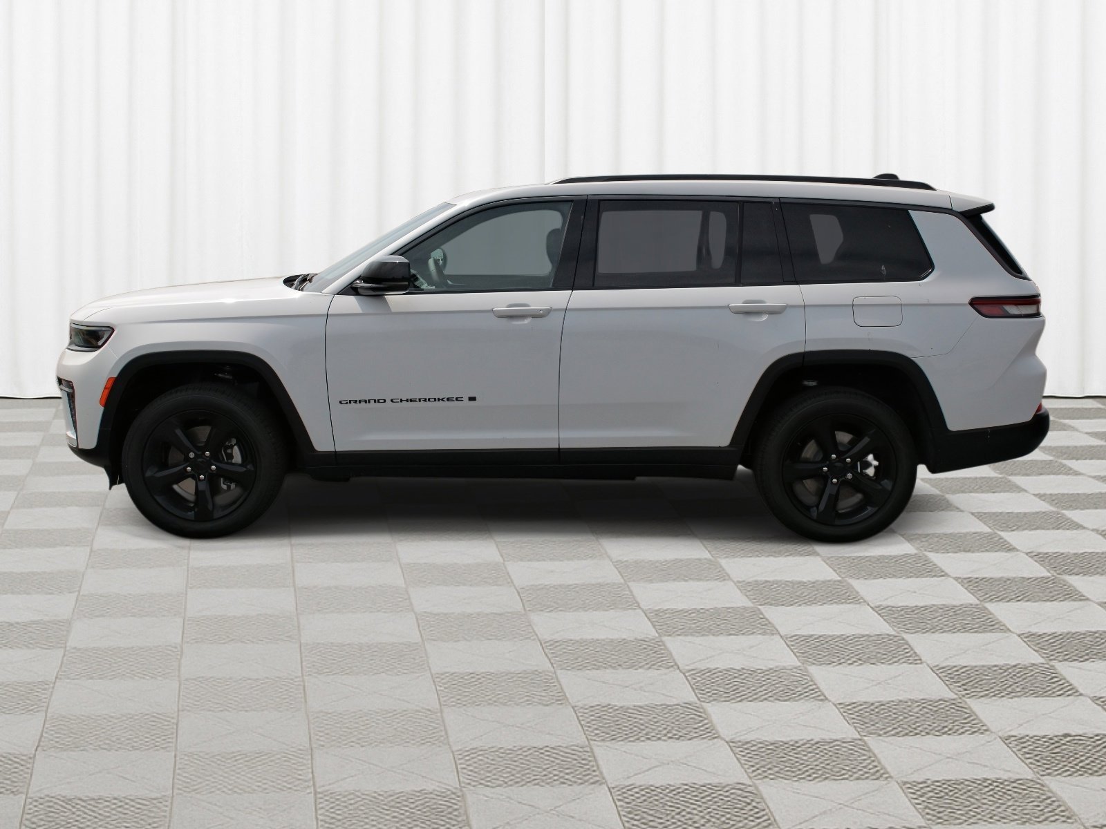 New 2026 Bright White Clear-Coat Exterior Paint Jeep Limited image 40