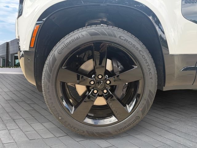 New 2026 Fuji White Land Rover X-Dynamic SE image 9