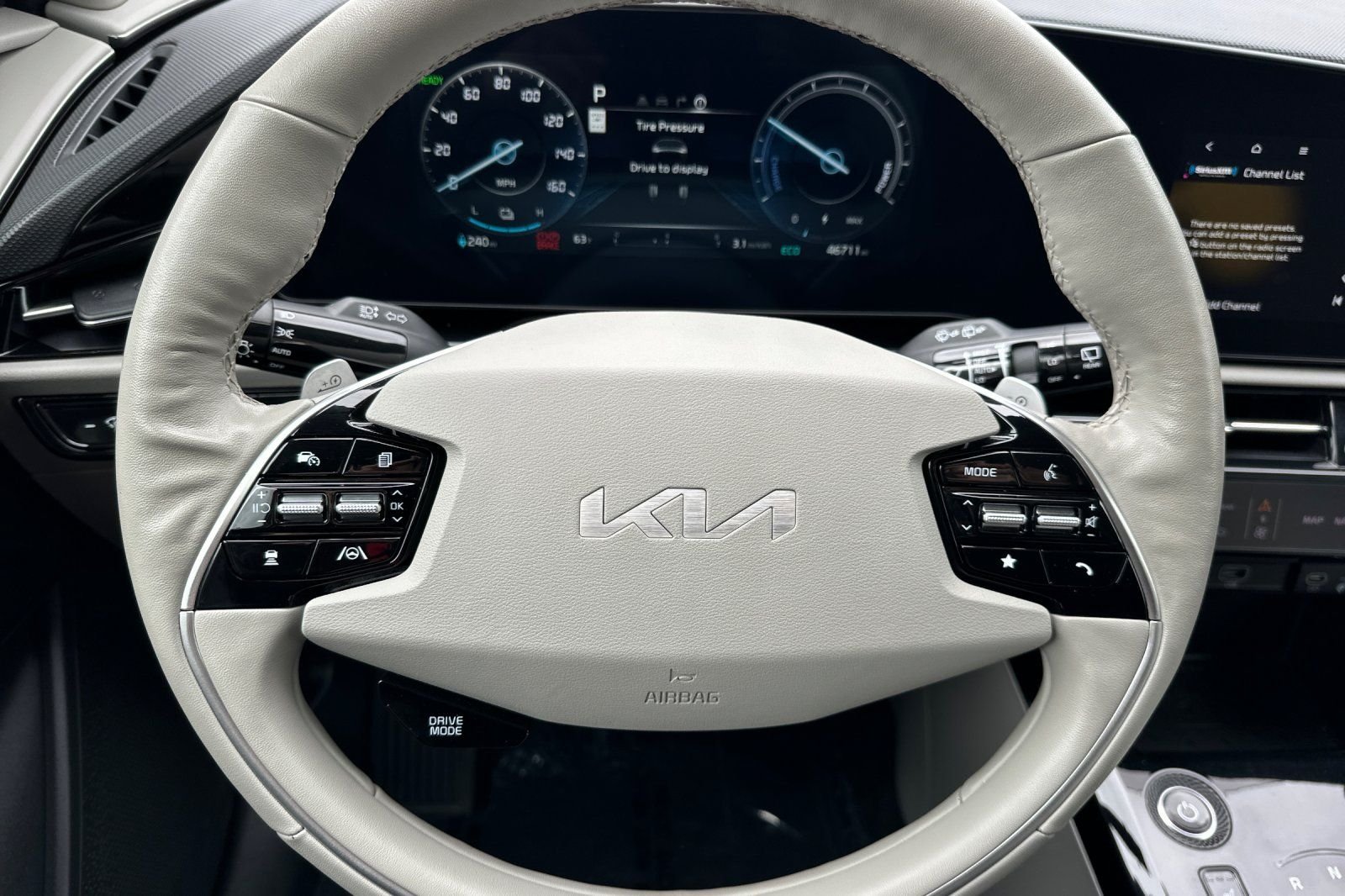 Certified Used 2023 White Kia Wind image 27