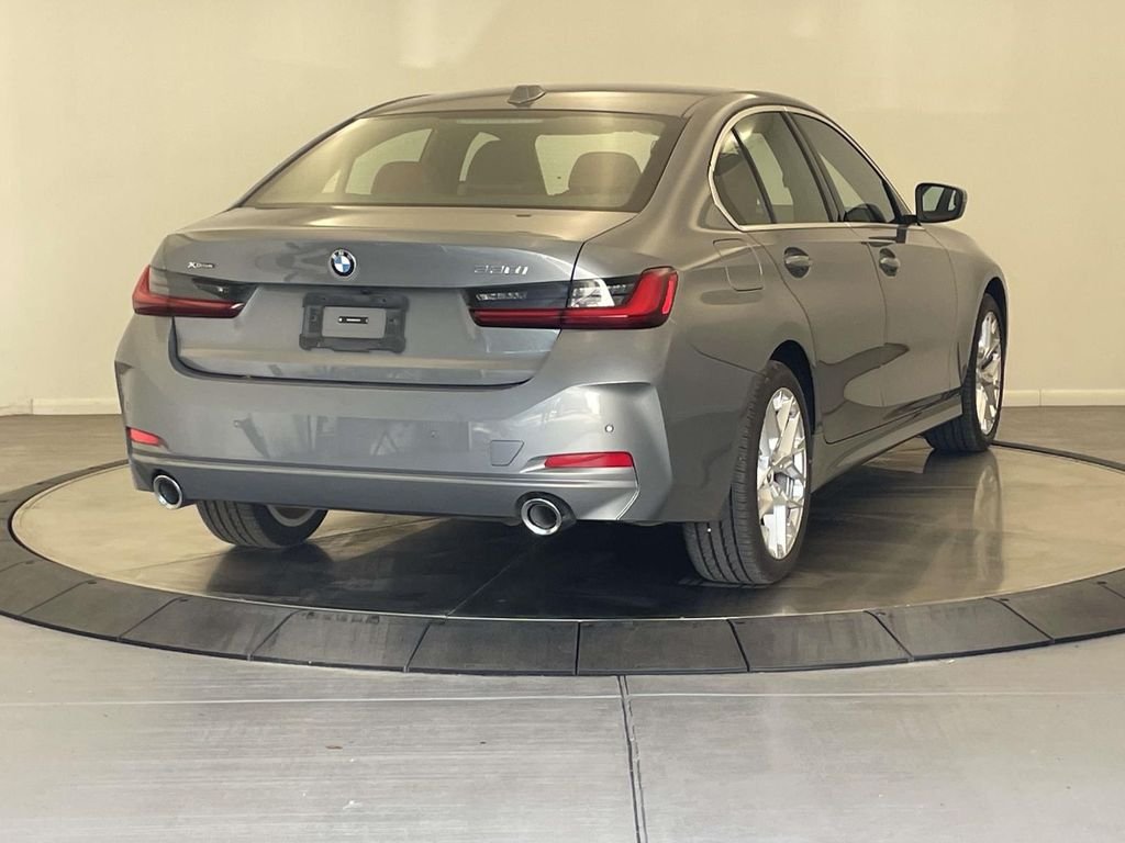 2025 BMW 3 Series 330i - Photo 5