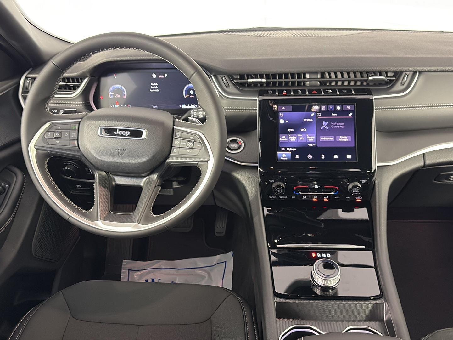 New 2026 Bright White Clear-Coat Exterior Paint Jeep Laredo image 8