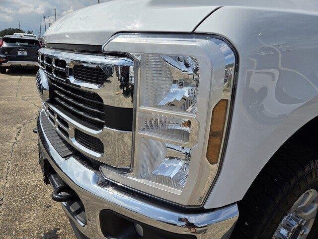 Used 2024 Oxford White Ford XLT image 10