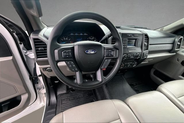 Used 2017 White Ford XL image 3