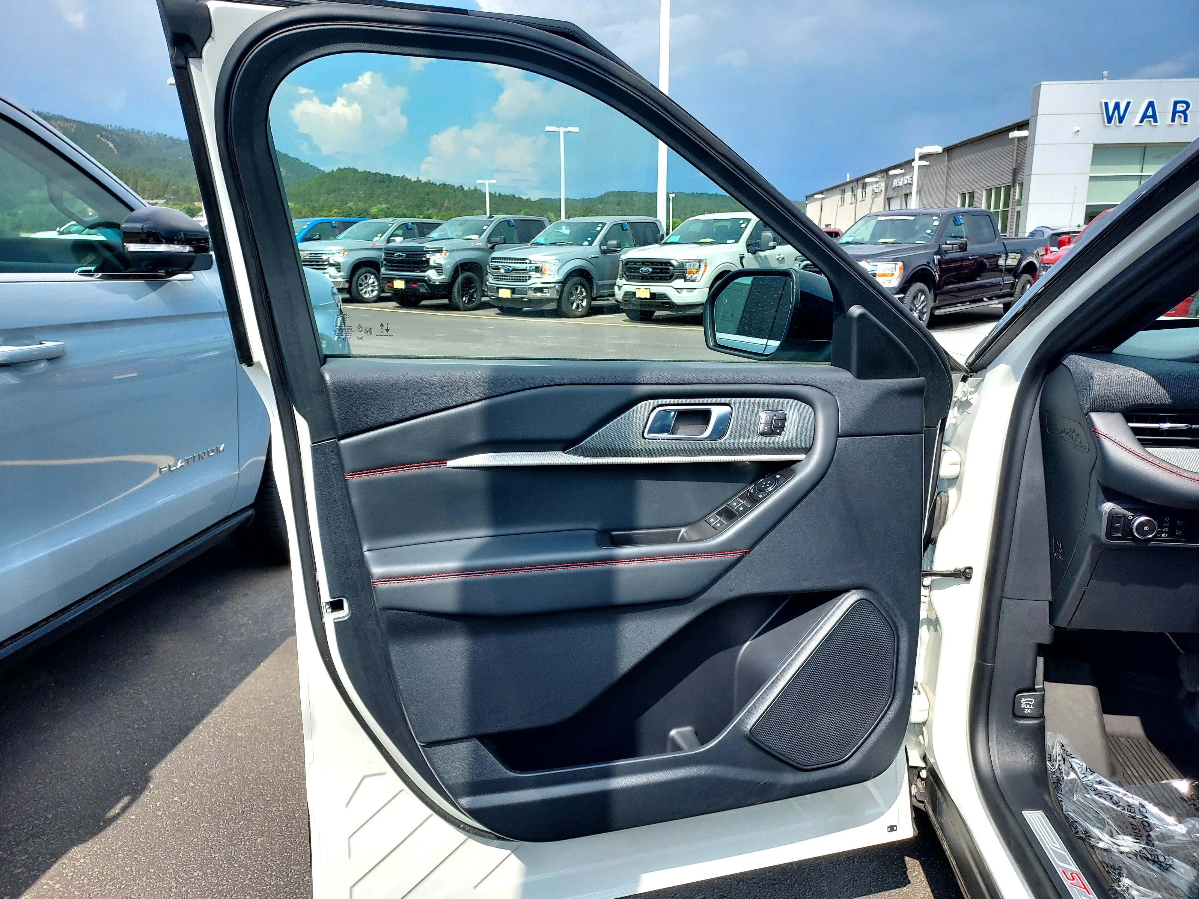 New 2026 Star White Metallic Tri-Coat Ford ST-Line image 11