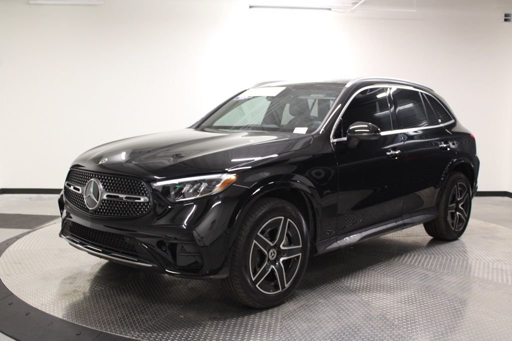 Used 2026  Mercedes-Benz GLC 300 image 1