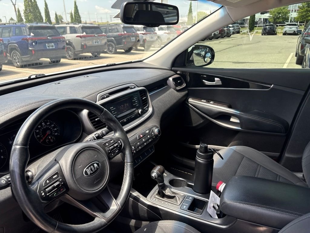 Used 2016 White Kia LX image 4
