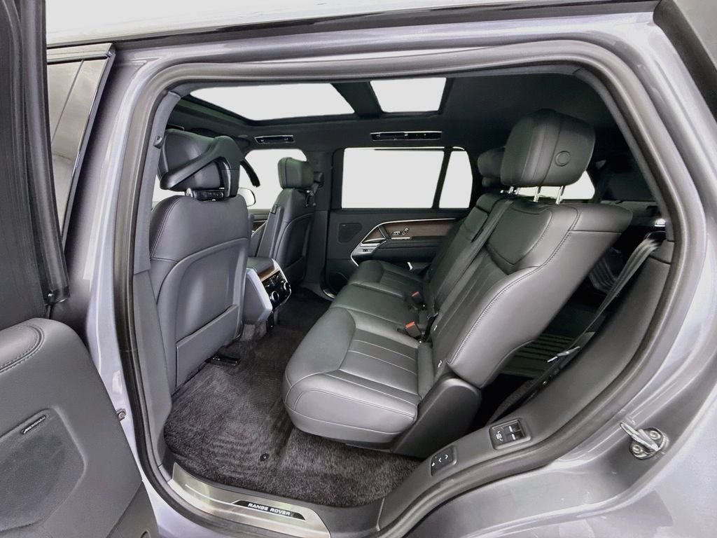 Certified Used 2025 Eiger Gray Metallic Land Rover SE image 19
