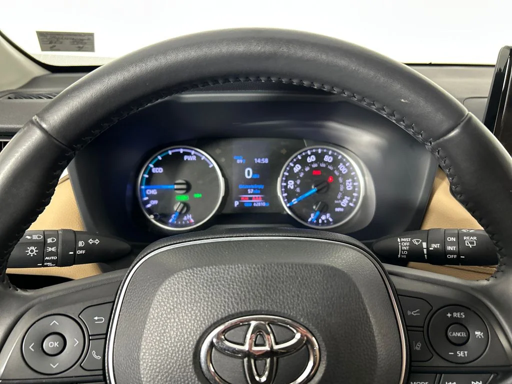 Used 2022 Green Toyota XLE Premium image 13