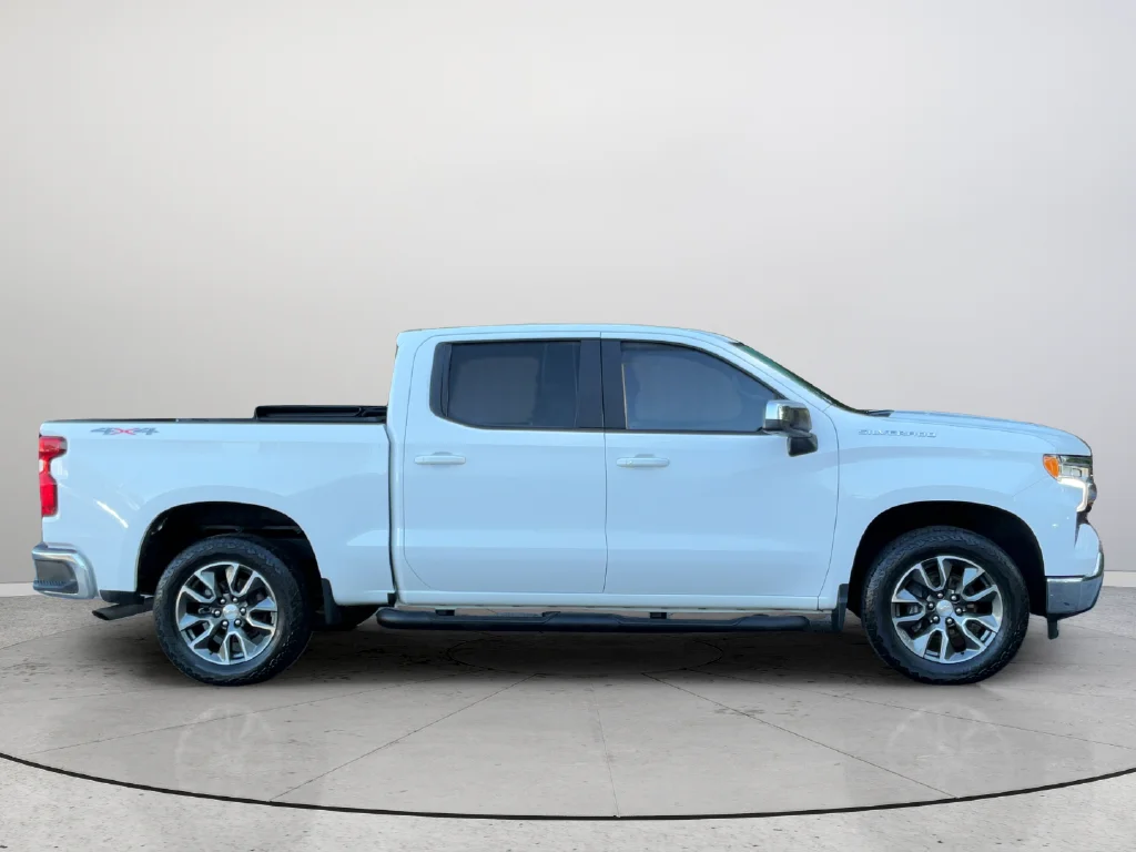 Used 2023 White Chevrolet LT image 5