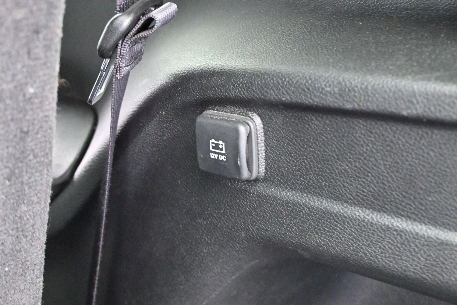 Used 2023 Rocky Mountain Pearlcoat Jeep Limited image 11