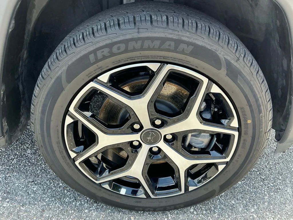 Used 2025 White Jeep Limited image 18