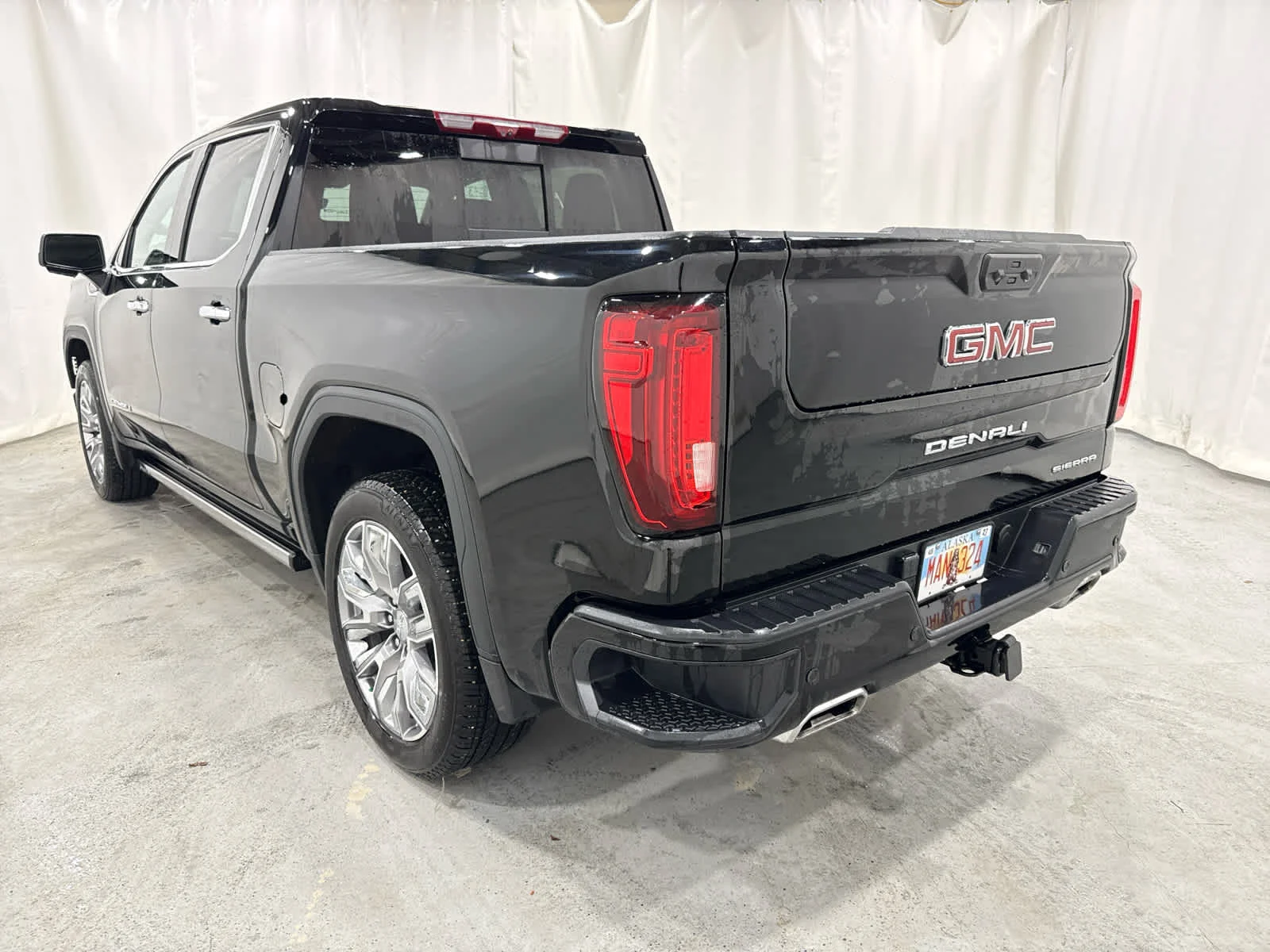 Used 2025 Onyx Black GMC Denali image 3