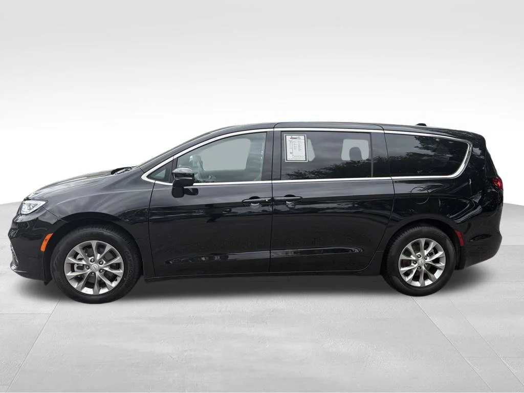 Used 2026 Black Chrysler Limited image 4