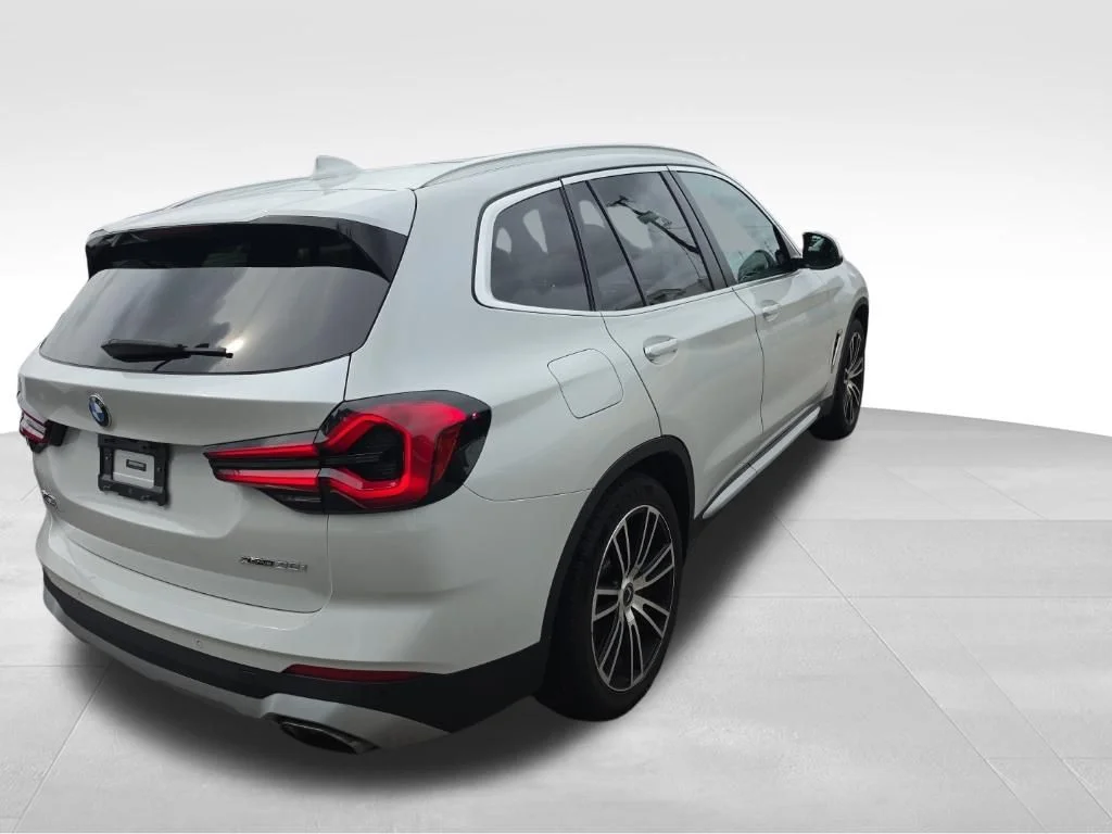 Used 2022 White BMW xDrive30i image 5