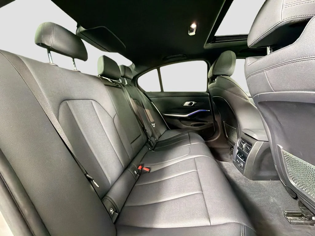 Used 2020 Alpine White BMW 330i image 28
