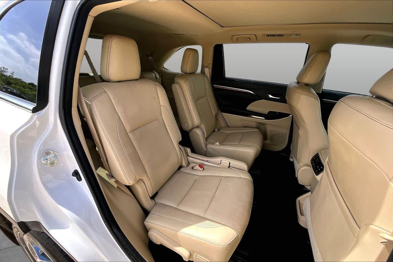 Used 2018 Blizzard Pearl Toyota Limited image 20