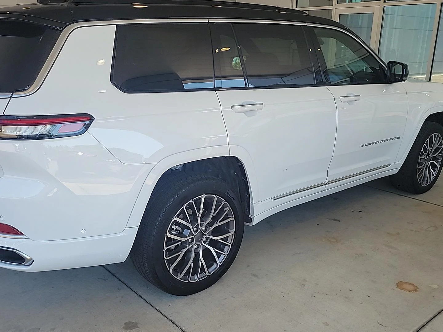 Used 2025 Bright White Clearcoat Jeep Summit Reserve image 25