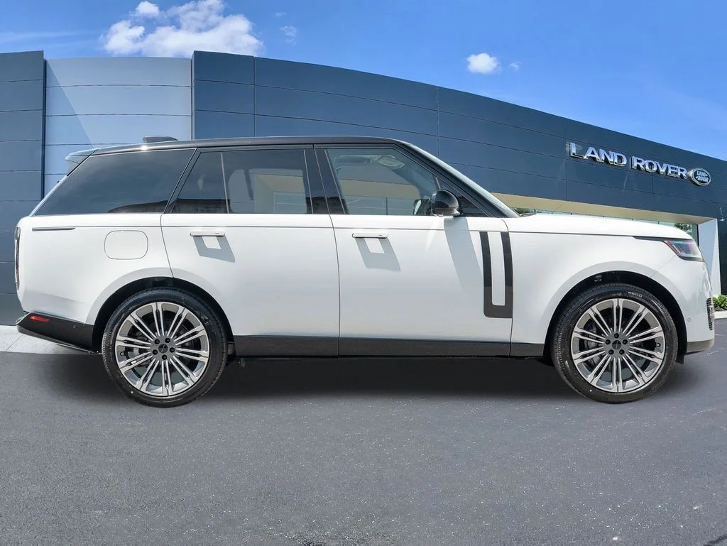 New 2026 Fuji White Land Rover SE image 8