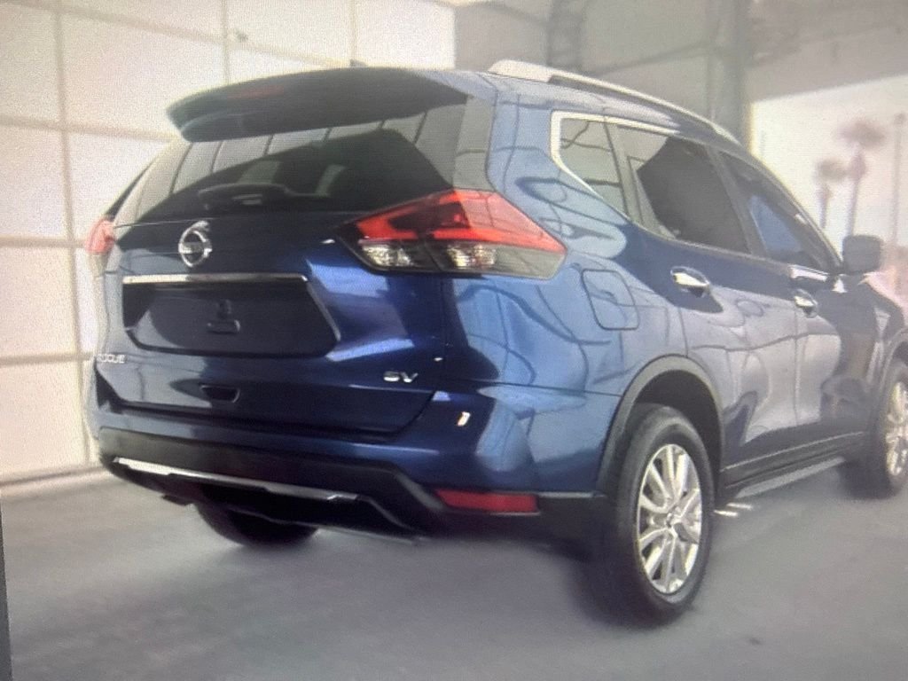 Used 2018 Blue Nissan SV image 3