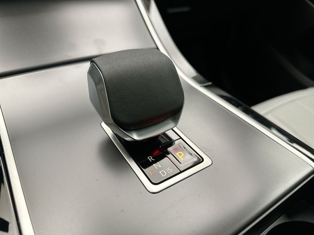 New 2026 Arroios Grey Metallic Land Rover S image 12