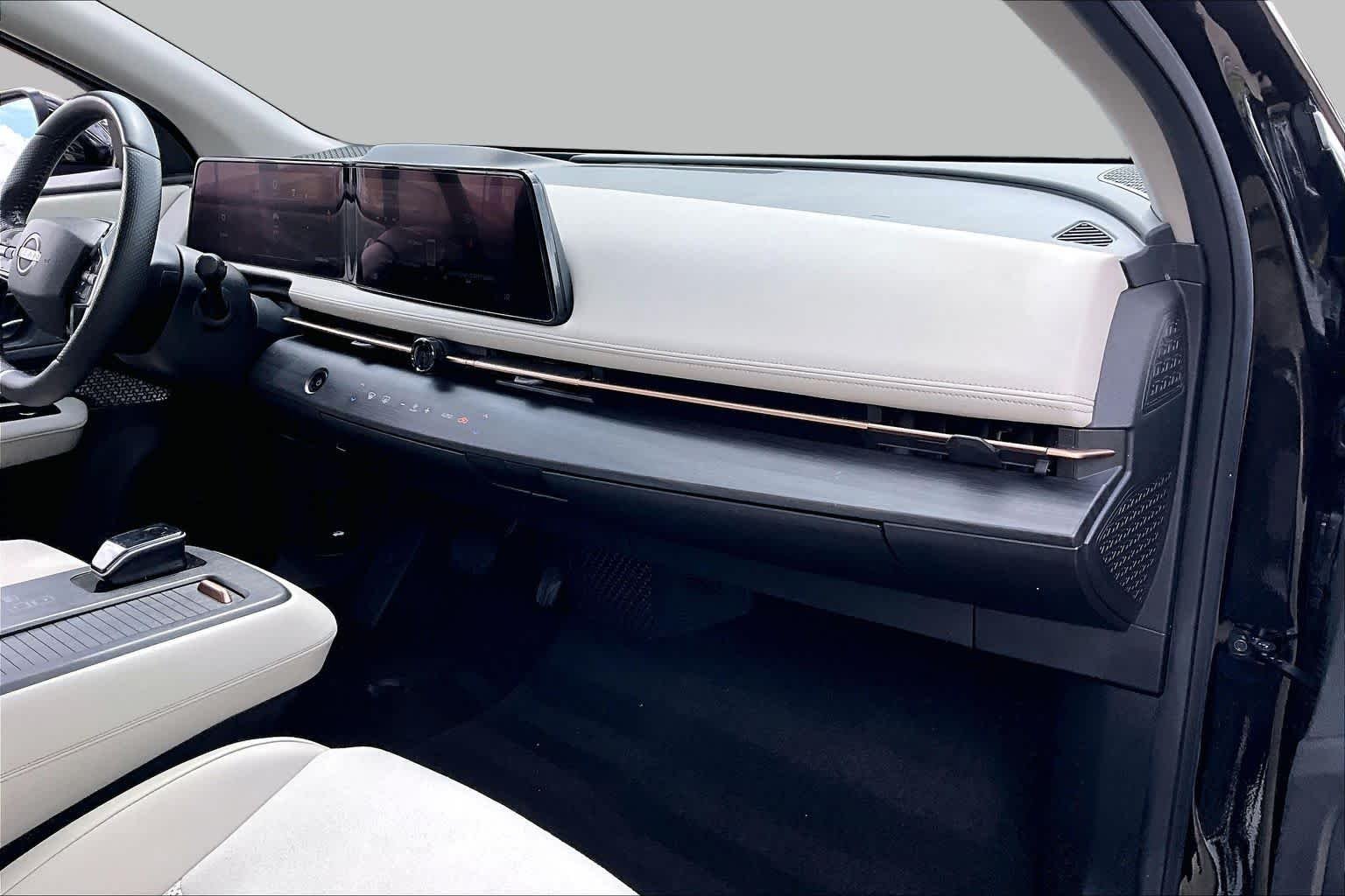 Used 2023 Black Diamond Pearl Nissan ENGAGE image 18