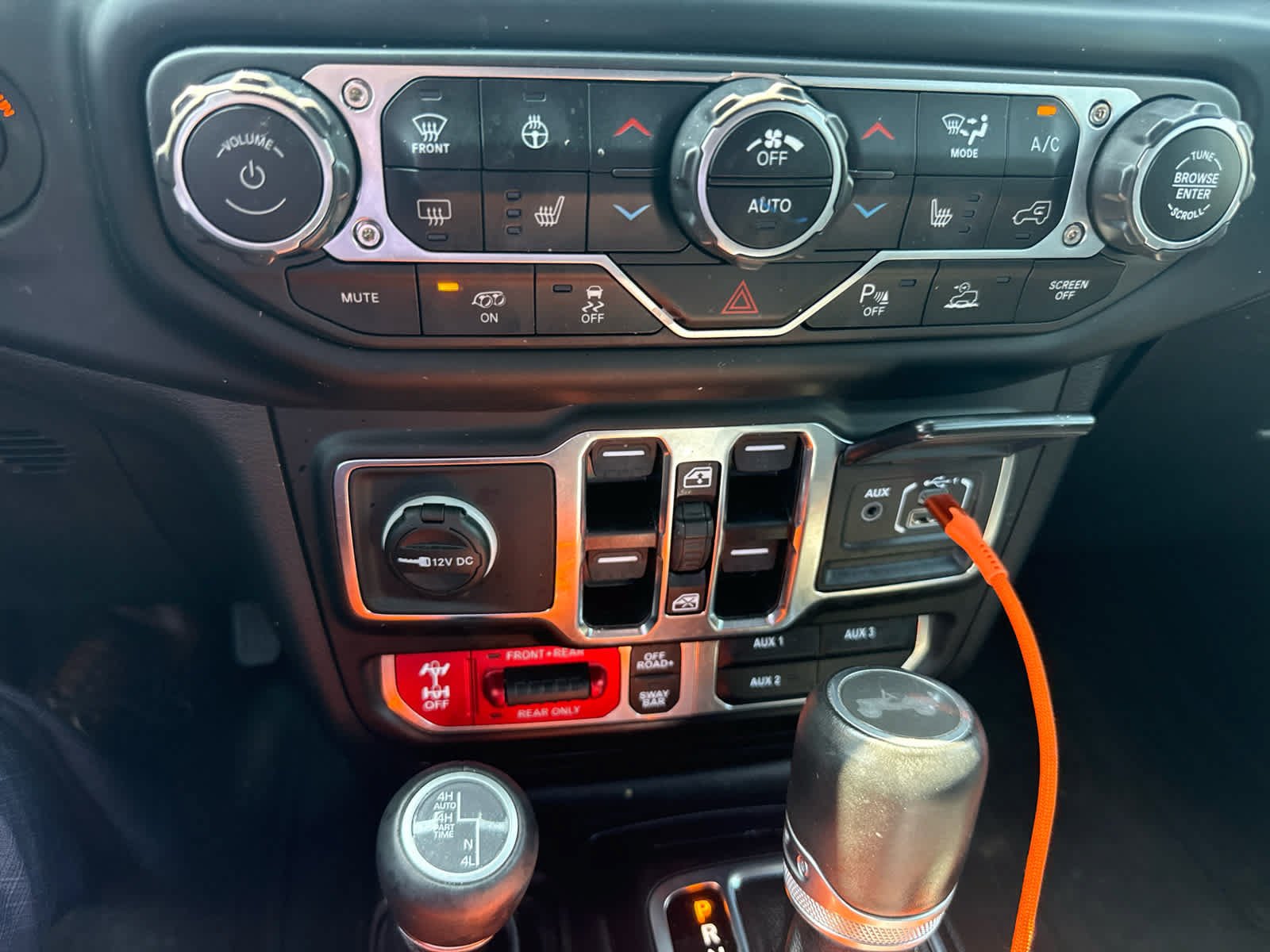 Used 2023 Earl Clearcoat Jeep Rubicon 392 image 27