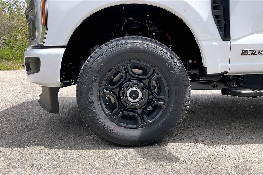 New 2026 Ford Super Duty F-350 XL 4D Crew Cab