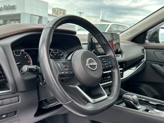Used 2022 Black Nissan SL image 33